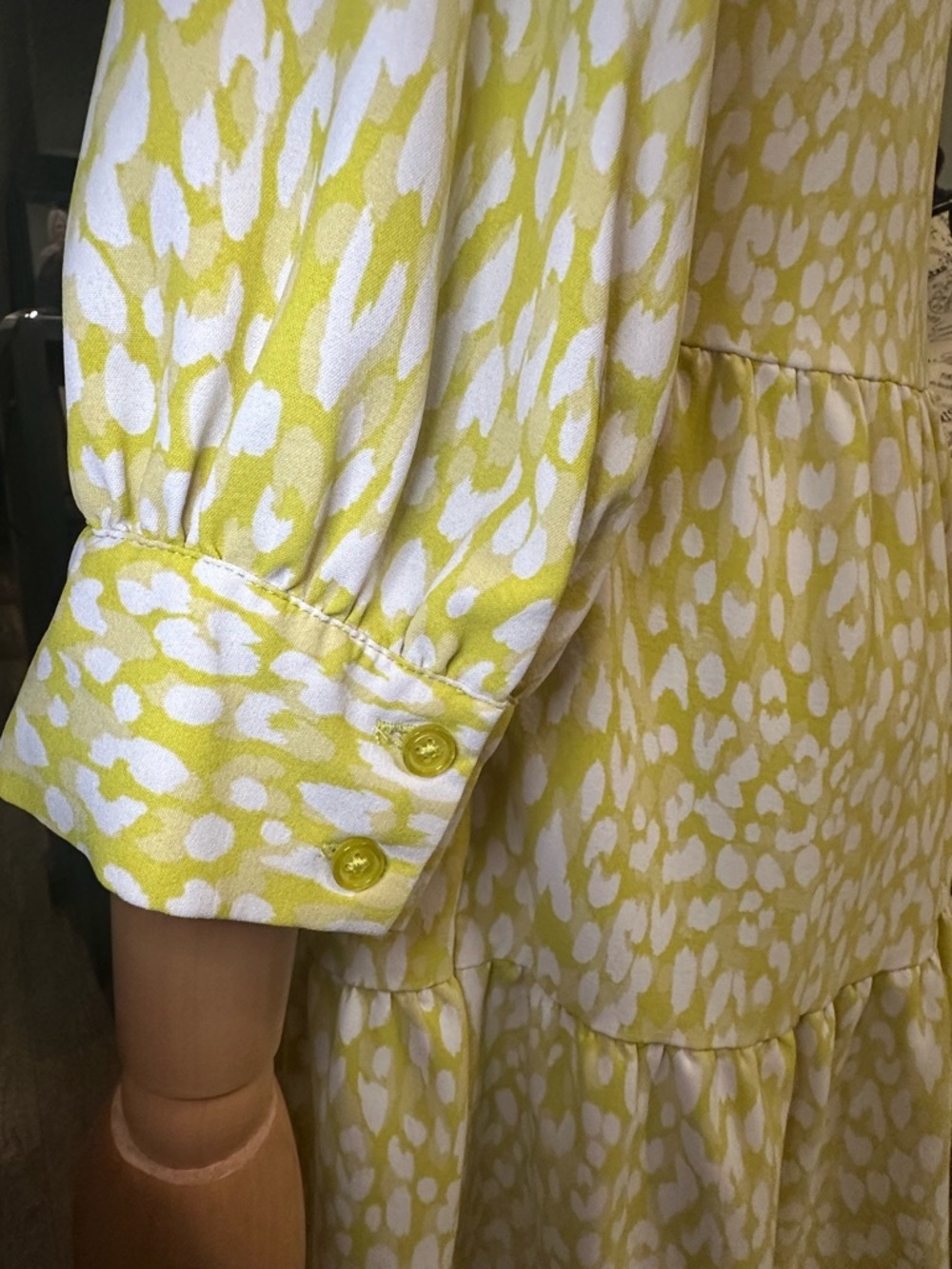 Who What Wear Citrus Leopard Pintuck Tiered Mini Dress - Picture 5 of 10